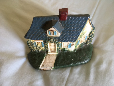 COLLECTIBLE JOHN WRIGHT USA CAST IRON DOOR STOP HAND PAINTED COUNTRY COTTAGE