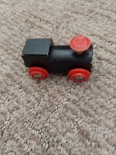 BRIO WOODEN ENGINE BLACK AND RED SOME CHIPS IN PAINT FROM PLAY SEE PICTURES