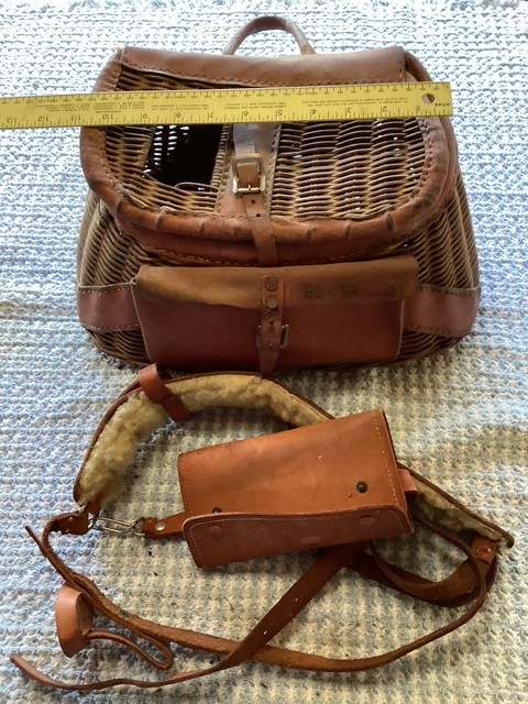 Vintage Fishing Creel Wicker Basket Trout Fly Fishing