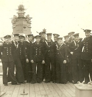 ASSE ALLEATI! Marinai da guerra e marinai italiani Regia su ponte corazzata!