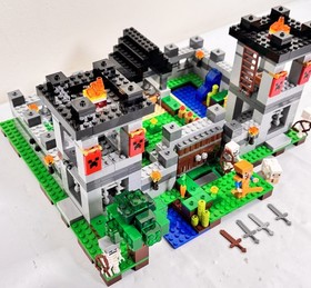 Vintage Lego Retired Minecraft 'The Fortress' 21127  Set 99.99% Complete! No Box