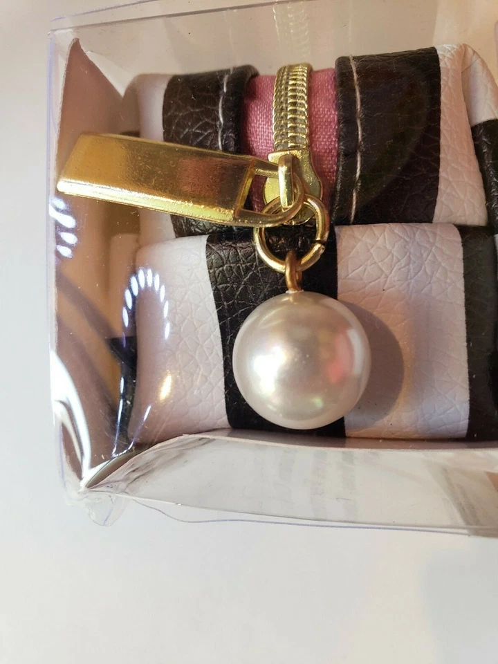 Oh No! On The Go Women's 38Pc Emergency Kit Cosmetics, Floss, Polish, Sewing Kit - Image 4 of 4