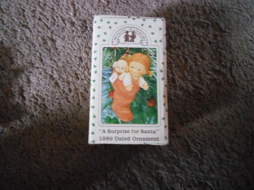 ENESCO ''A SURPRISE FOR SANTA'' ORNAMENT 1989 - Picture 9 of 14