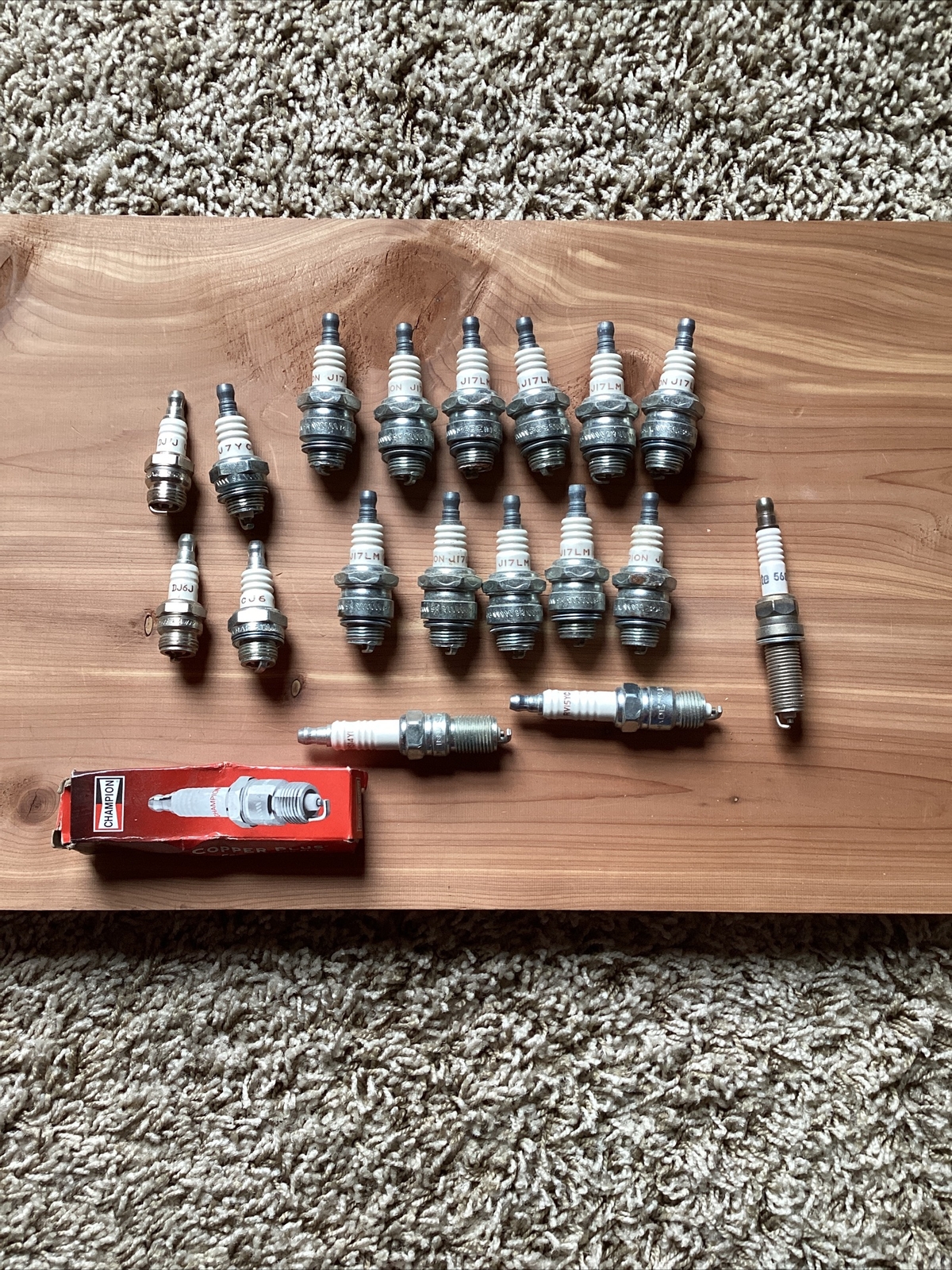LOT OF 19 NOS CHAMPION SPARK PLUGS