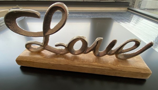 Schriftzug Love Aus Metall Auf Mangoholz (B/H/T) 26X12X5Cm Deko Wohnen Holz-image