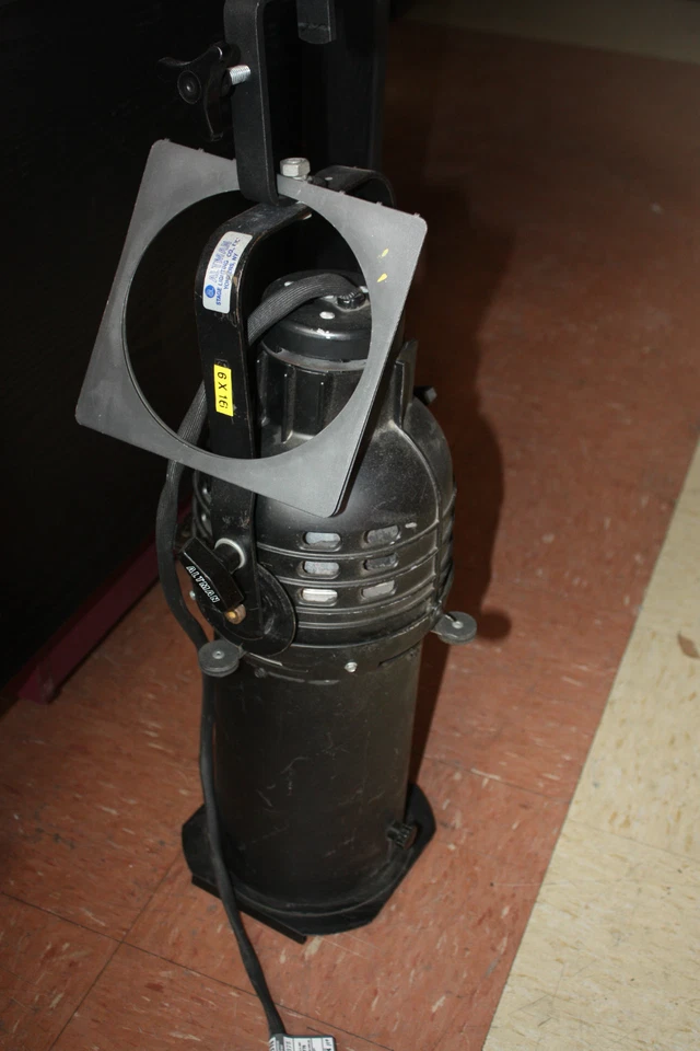 Altman Leco Profile Spot Theatre Light 6x12 26 deg Lamp Hook Clamp Colour Frame - Image 3 of 4