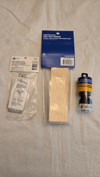 Ready to assemble! Officiial Pinewood Derby Kit - Pre-Cut Wedge & Flat Weight