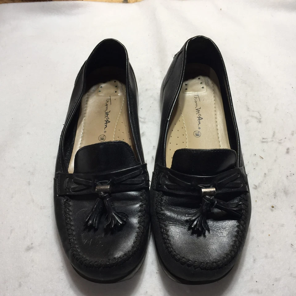 Mocasines sin cordones Thom McAn para mujer 7,5 M 7,5 M negros brillantes borlas cómodos planos Foto 2 de 4