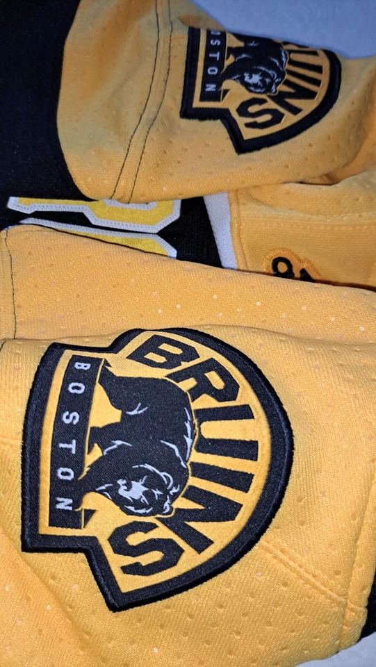 THREE SEVEN Mens small Boston Bruins jerseY adidas Patrice Bergeron Adidas 46 - Image 2 of 4