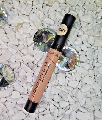 Catrice Liquid Lidschatten Wasserfest Matt Farbe 020 Balanced Soul Nude Cream
