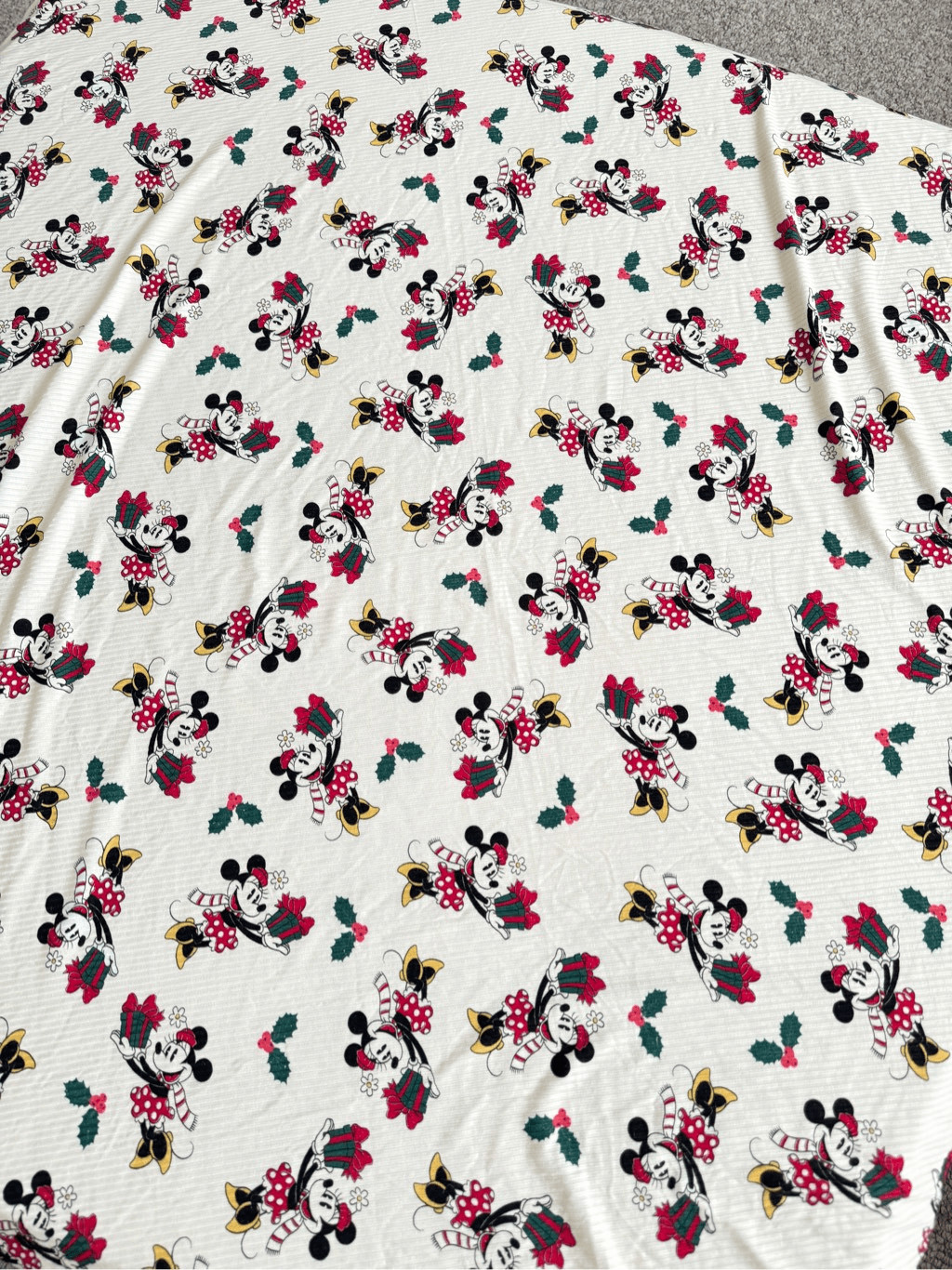 Disney Blanket Minnie Mouse Holiday Edition Ribbed Stretchy Posh Peanut