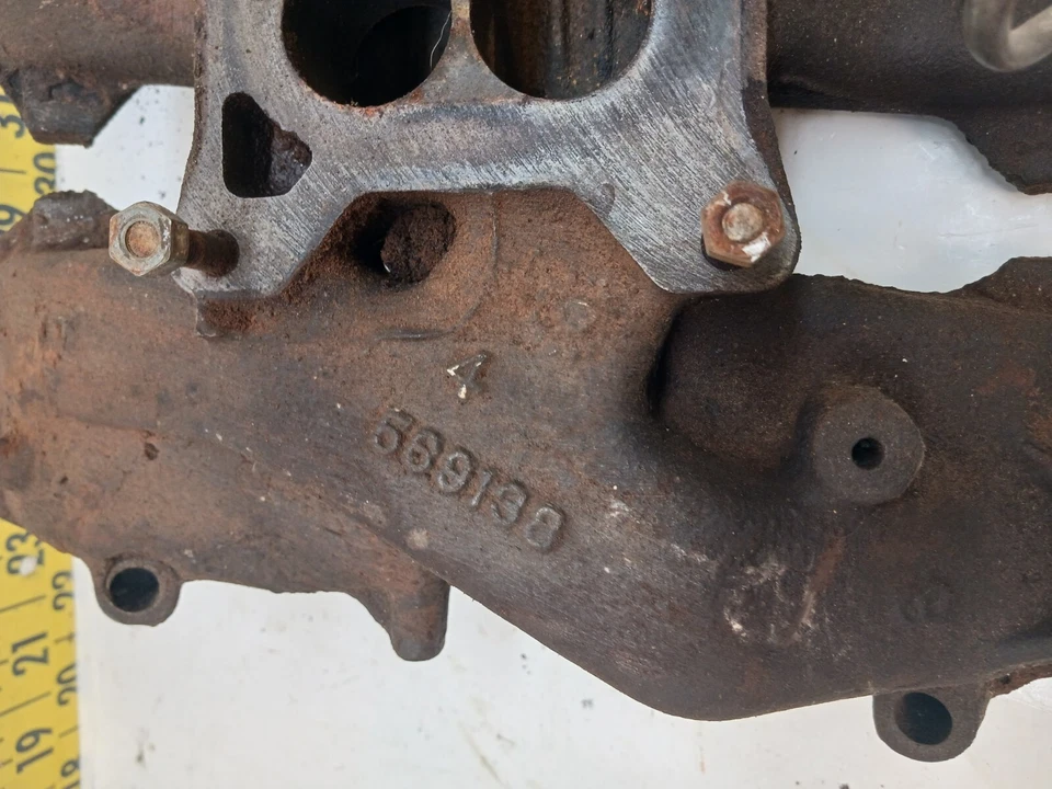 Colector de admisión de motor usado OEM GM 371 569138 1957-1958 Oldsmobile 88/98 (WRM10) Foto 4 de 4