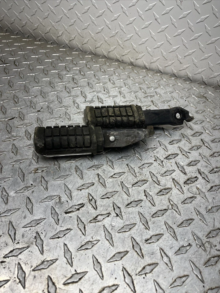 Par de estriberas traseras izquierda y derecha Honda cmx250C Rebel 1986 Foto 2 de 4