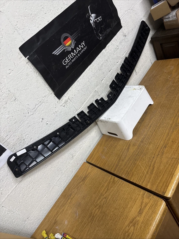 Dodge Challenger Mopar 68260155AA 2015-20 parachoques delantero cubierta refuerzo #974 Foto 3 de 4