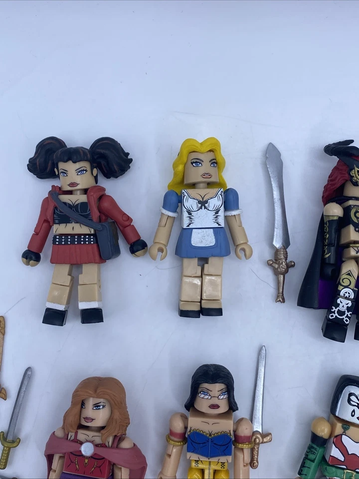 Lote de 16 mujeres fatales y sombríos cuentos de hadas minimates-Witchblade-Lady Death Foto 2 de 4