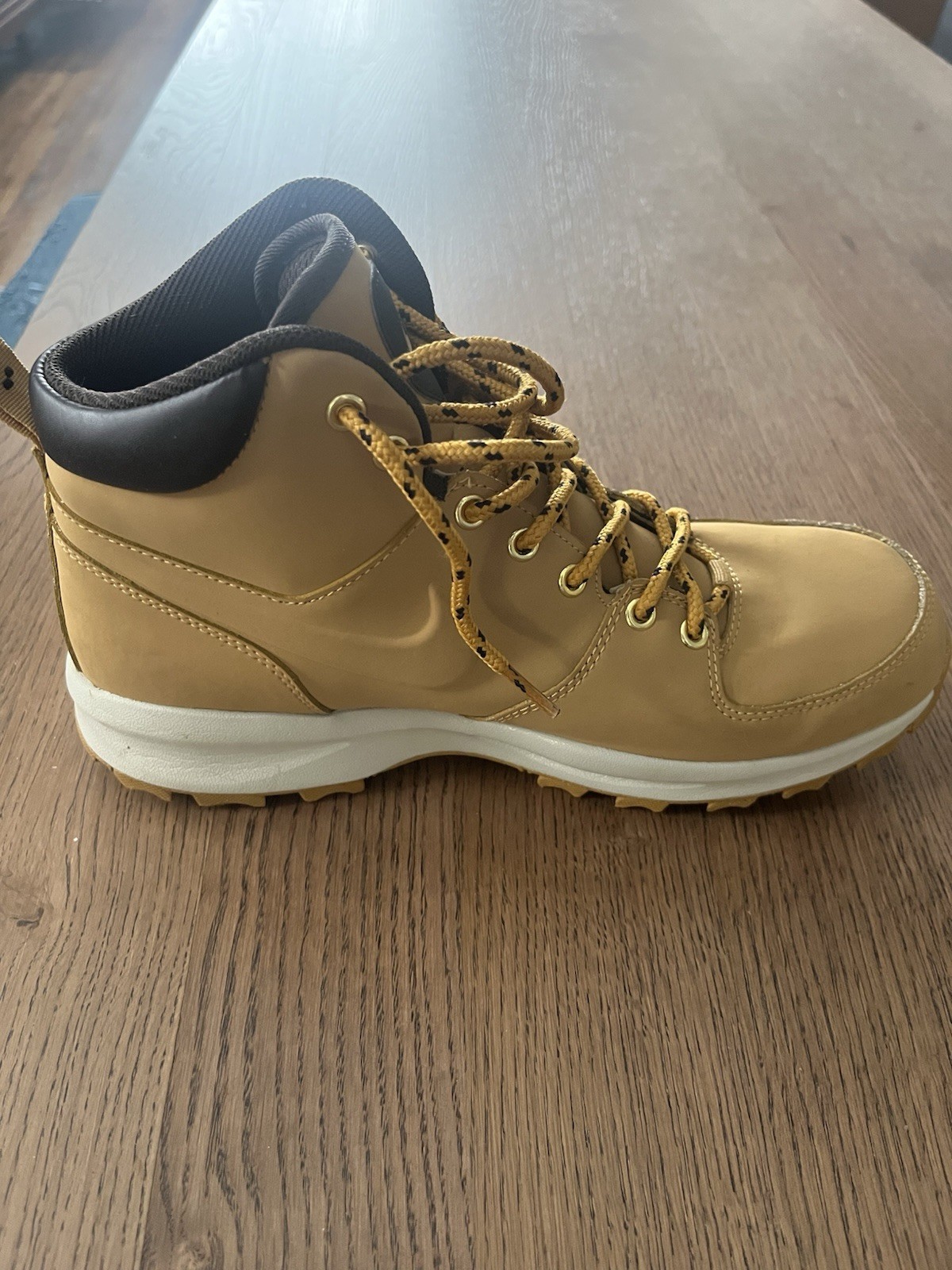 Nike manoa boots size 10.5