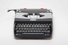 Underwood 18 Black & Silver Typewriter, Vintage, Mint Condition, Manual thumbnail