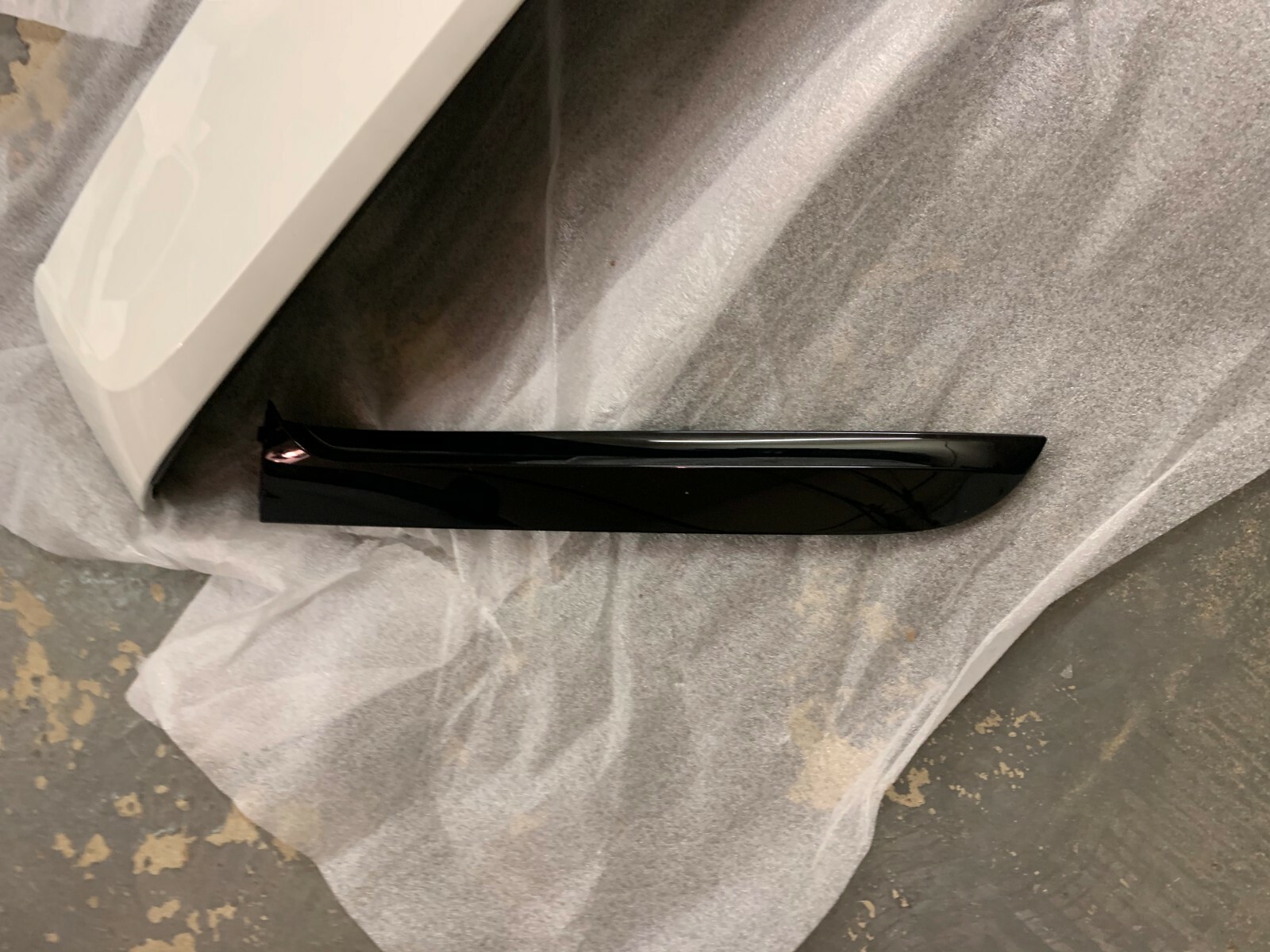  BENTLEY BENTAYGA REAR ROOF SPOILER OEM 36A827933