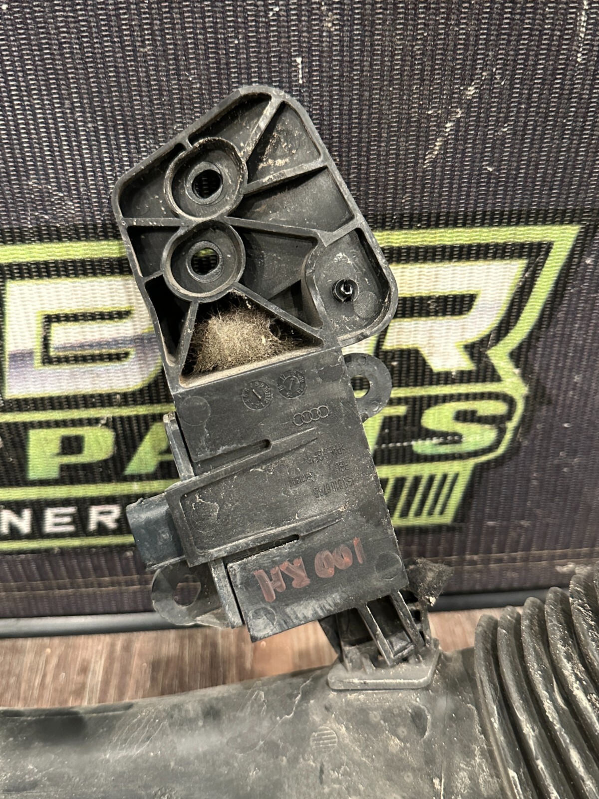 2017-18 AUDI R8 PASSENGER RIGHT AIR INTAKE DUCT TUBE W SENSOR OEM 4S0 129 510 G