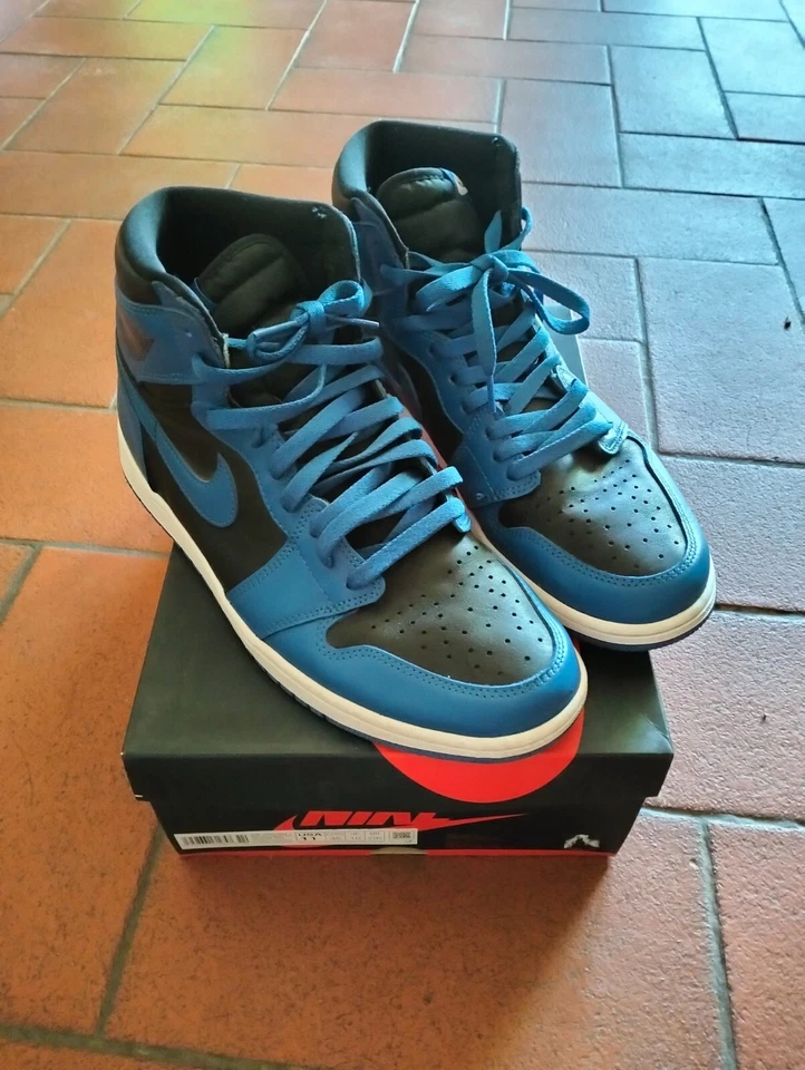 Nike Air Jordan 1 Retro High, foto 1 di 5