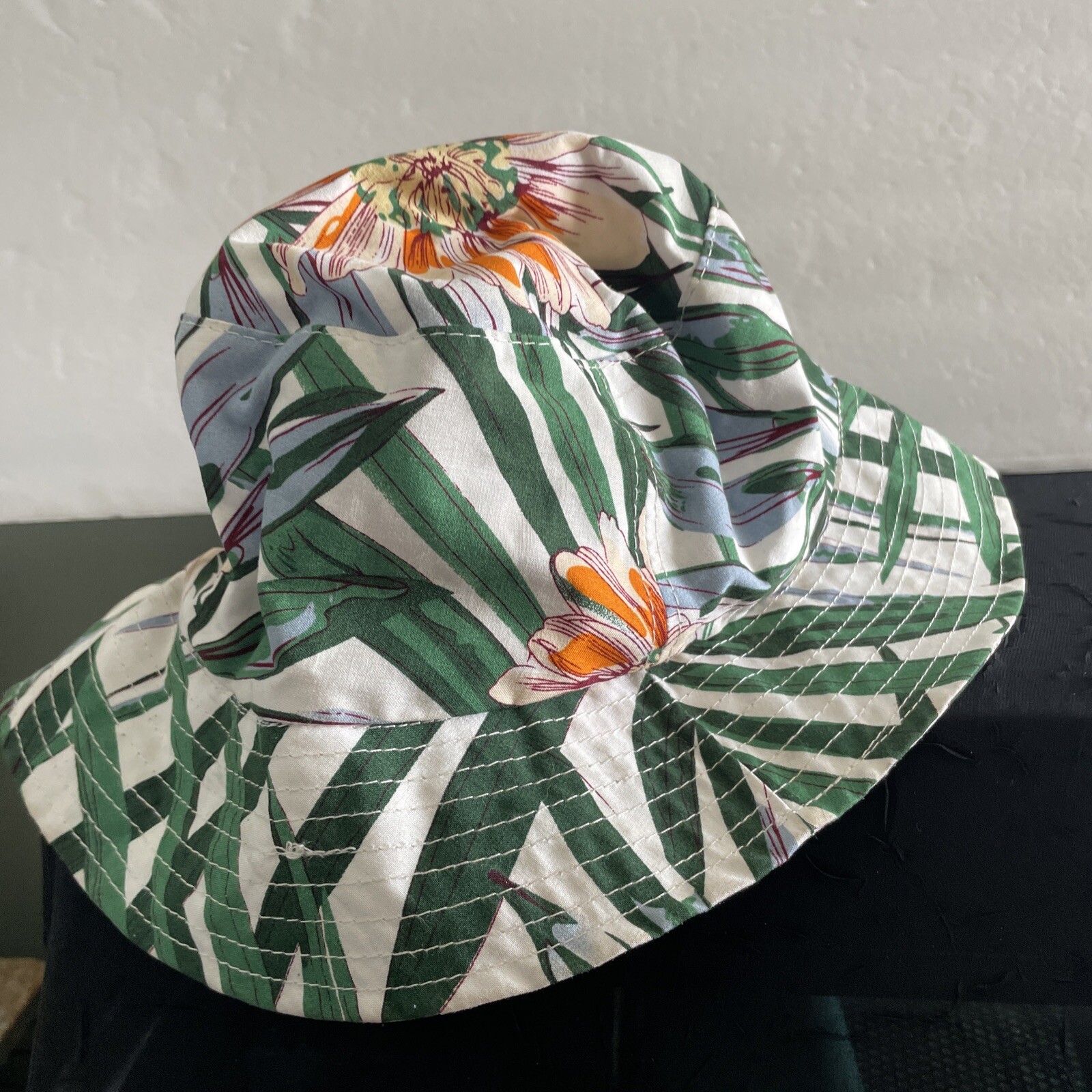 Floral Print Bucket Hat for Women and Men - Stylish Sun Protection-image