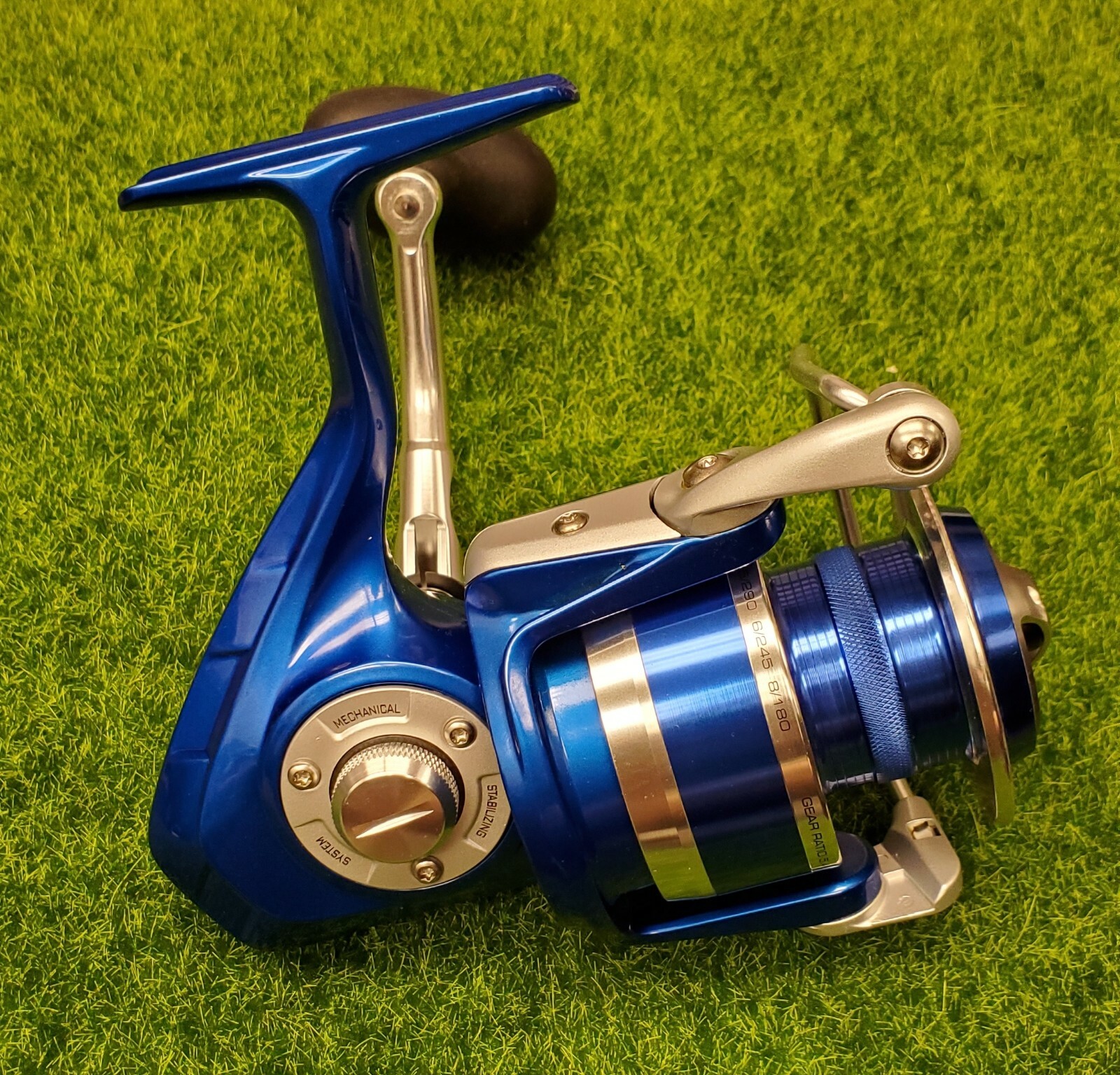 Okuma Azores 5.4:1 Left/Right Hand Spinning Saltwater Fishing Reel - Z-8000H
