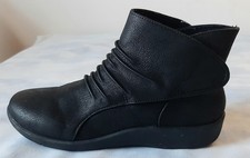 *Lovely* CLARKS Cloudsteppers/ UK5E Wide Fit/ Black Cushion Soft Ankle Boots/VGC