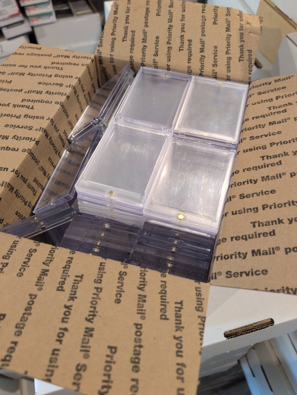 Lot Of 100  Used One Touch Cases Card Mags Magnetic Card Holder For Cards