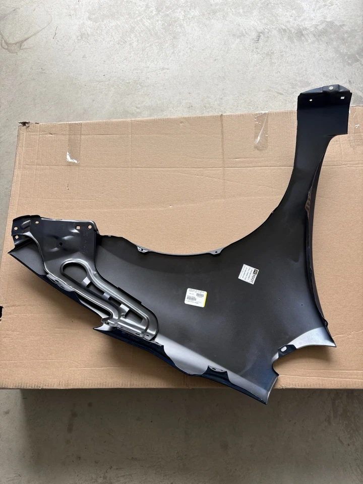 Guardabarros lateral del conductor Toyota Prius 2008 8m6 Spectra pintura mica azul Foto 2 de 2