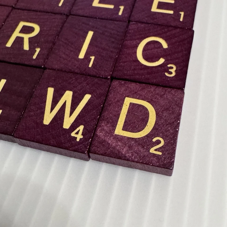 Lote de 400 azulejos de letras de madera Scrabble granate letras doradas artesanías reemplazos Foto 3 de 4
