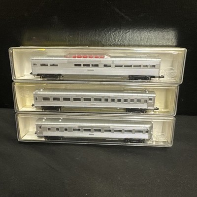 Model Power N 3030-40-50, 3 Streamline Cars, Coach, Vistadome & Observation