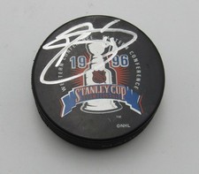 Joe Sakic Cards, Rookie Cards and Autographed Memorabilia Guide 41