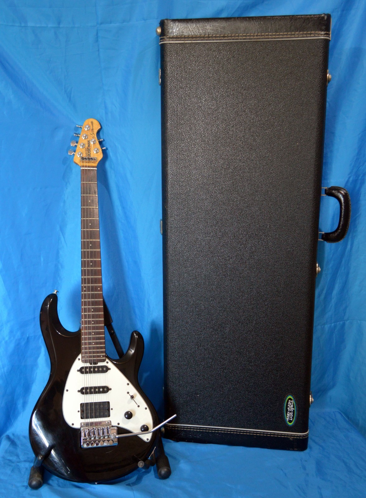 rare USA Music Man Silhouette Ernie Ball Musicman with original hardcase. 1980s