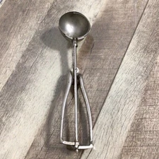 Vintage GILCHRIST'S No. 30 Metal Ice Cream Scoop Size #16