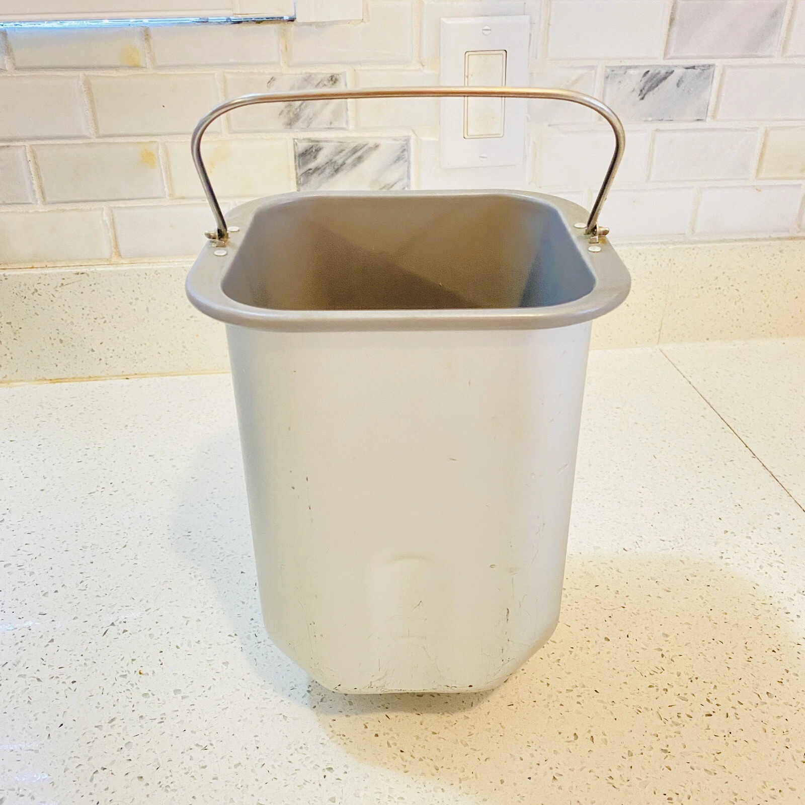 Pillsbury Bread Maker Model 1025 Loaf Pan and Paddle Great Condition
Opens in a new window or tab
