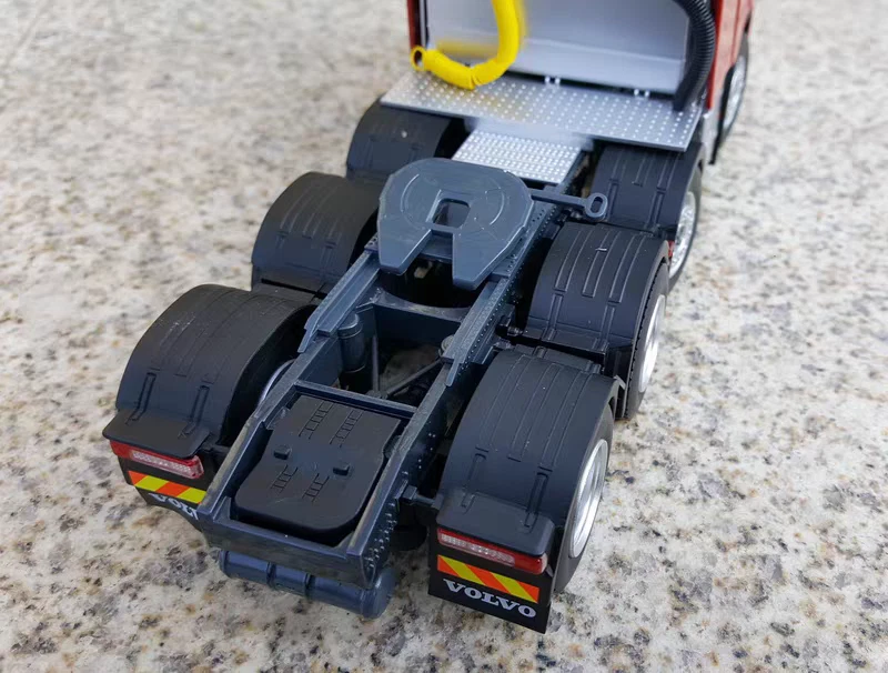 Marge Models Volvo FH16 750 8x4 Prime Mover Truck Red 1/32 DieCast Model New - Image 3 of 4