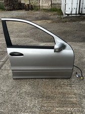 Beifahrer Tür Vorne von Einem Mercedes W203 C Klasse T-Model 2003 In Silber. Beifahrer Tür Vorne von Einem Mercedes W203 C Klasse T-Model 2003 In Silber.