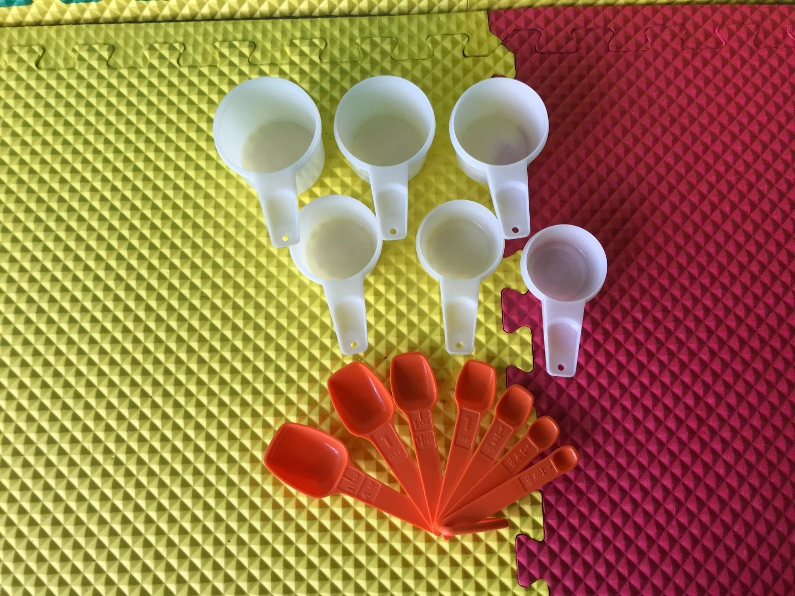 13 Pc Tupperware Set 6 White Measuring Cups & 7 Orange Measuring Spoons on Ring