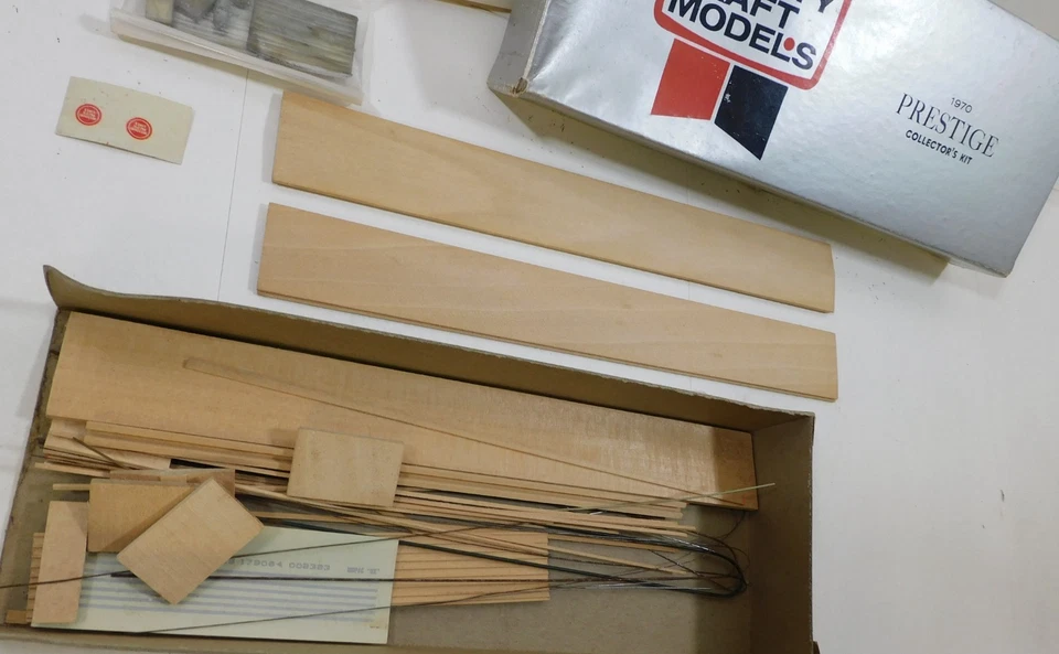 Lote 2 Miniaturas de Trem #Modelos de Madeira Artesanais de Qualidade 1970Express Box & MKT Duplo - Imagem 4 de 4