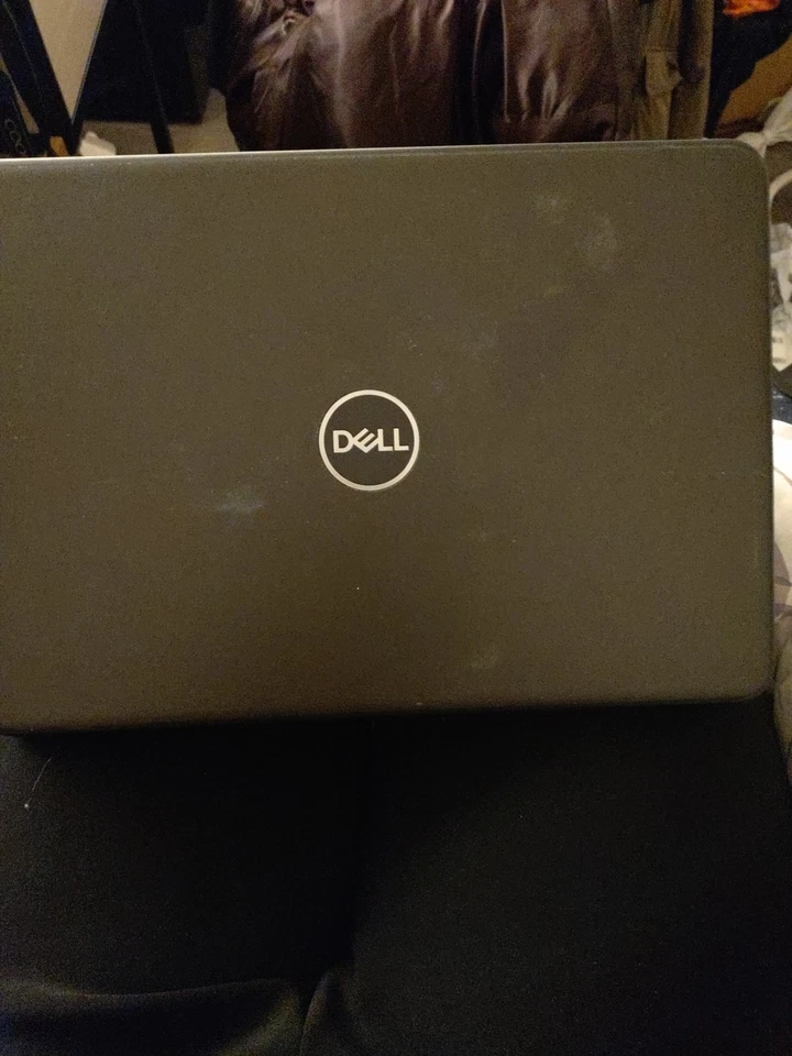 Ноутбук Dell Latitude 3300 13,3 дюйма Intel Core i3, 4 ГБ RAM, 128 ГБ SSD, Windows 10 - Изображение 2 из 3