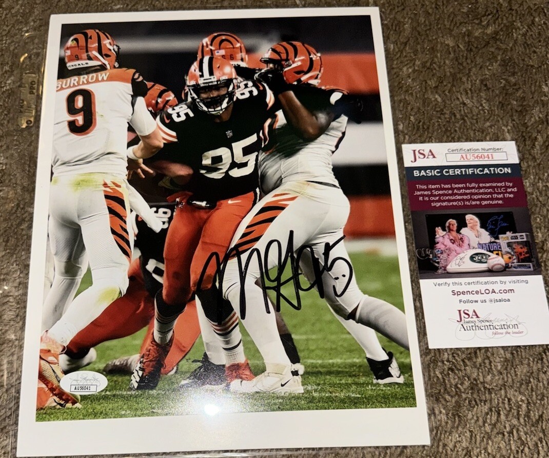 Mylese Garrett Autographed Signed Cleveland Browns Myles Garrett / 8x10 Photo JSA COA 