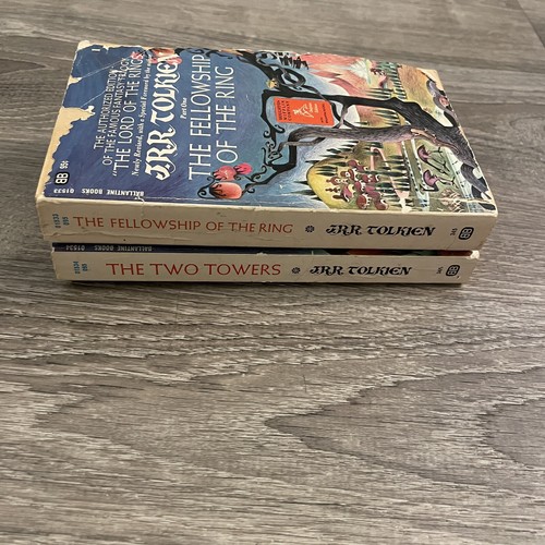 J.R.R. Tolkien Lord Of The Rings Ballantine 2 Book Set Authorized Edition - 第 3/3 張圖片