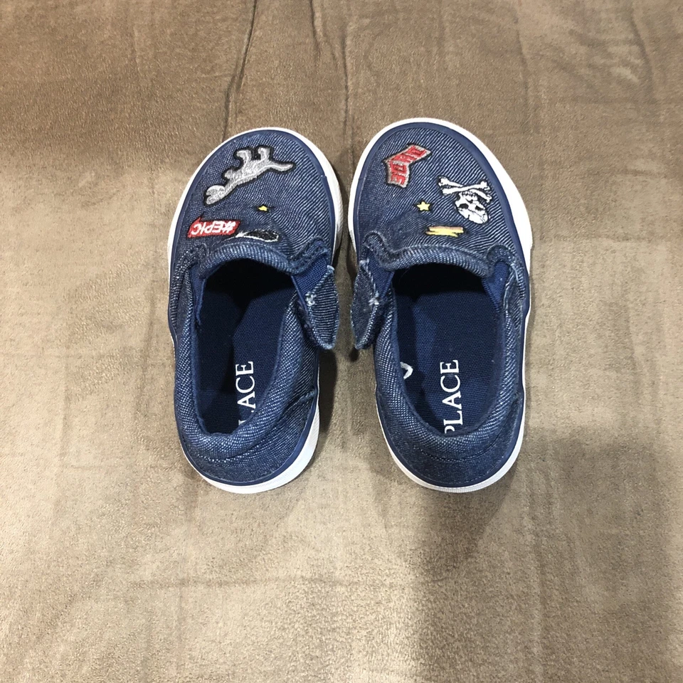 Zapatos de lona azul Place para niños talla 5 niño pequeño sin cordones T-rex dinosaurio denim Foto 2 de 3