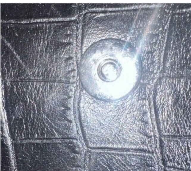 SAINT LAURENT #luxury # trendy # borsa a tracolla YSL media pelle nera con tracolla a catena