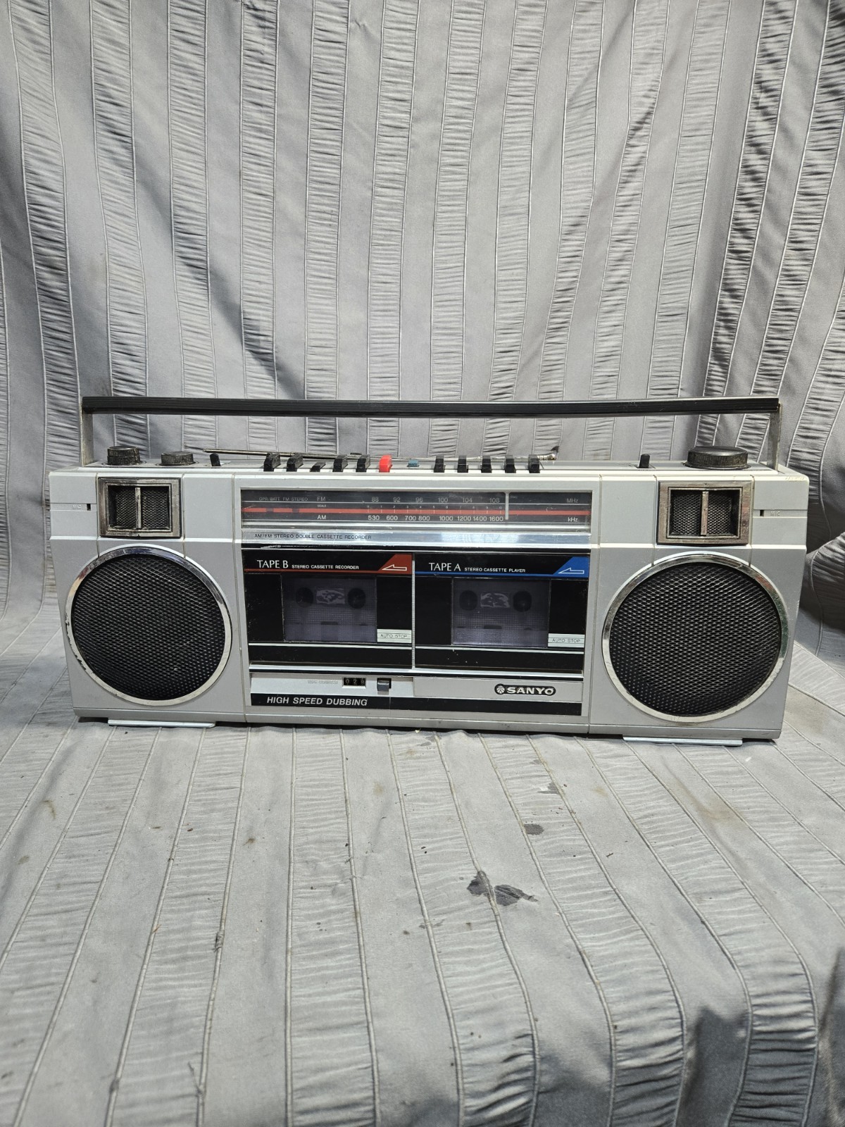 1980s SANYO M W200 RADIO STEREO CASSETTE PLAYER DUBBING RECORDER BOOMBOX AS IS