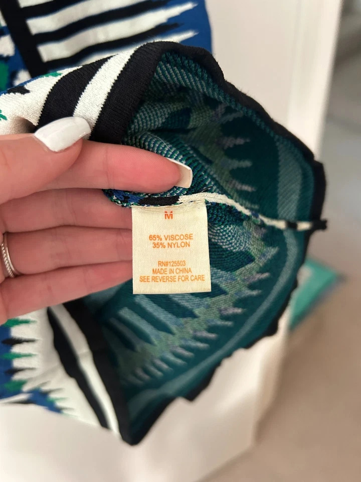 ¡COMO SE VE EN BEYONCÉ! Falda tejida para mujer Torn by Ronny Kobo MEDIANA Foto 3 de 4