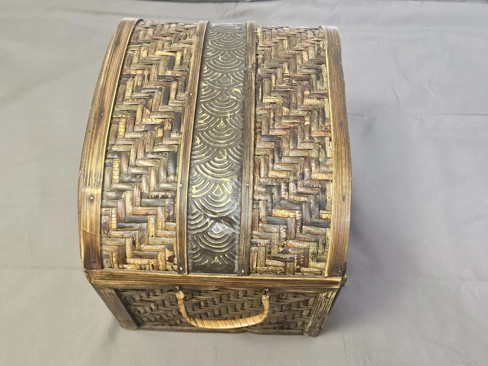 Wicker Rattan Hinged Dome Top Treasure Chest Trunk Box Metal Accents Handles - Image 3 of 4