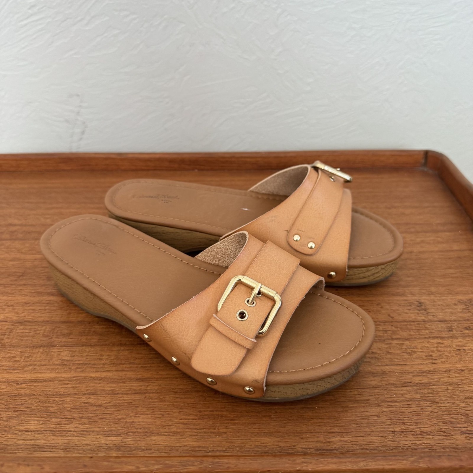 Universal Thread Platform Sandal Size 7 - image 4