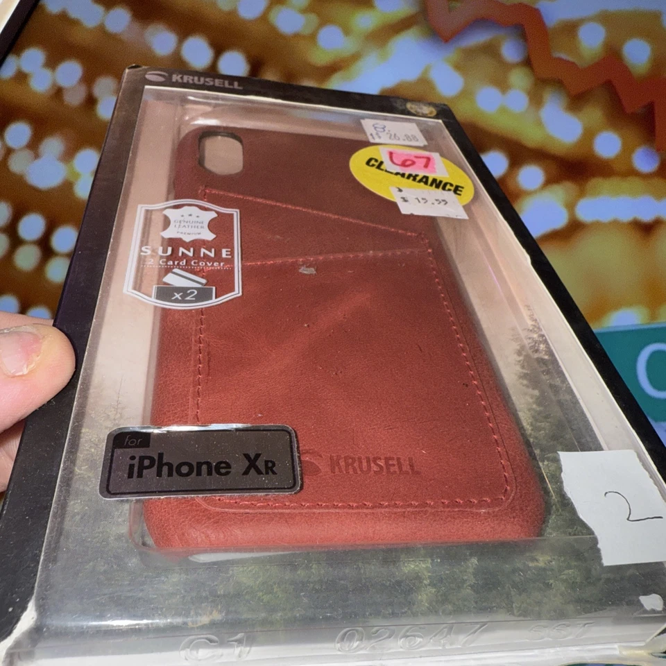 Estuche tipo billetera de cuero rojo vintage Krusell iPhone XR Foto 2 de 2