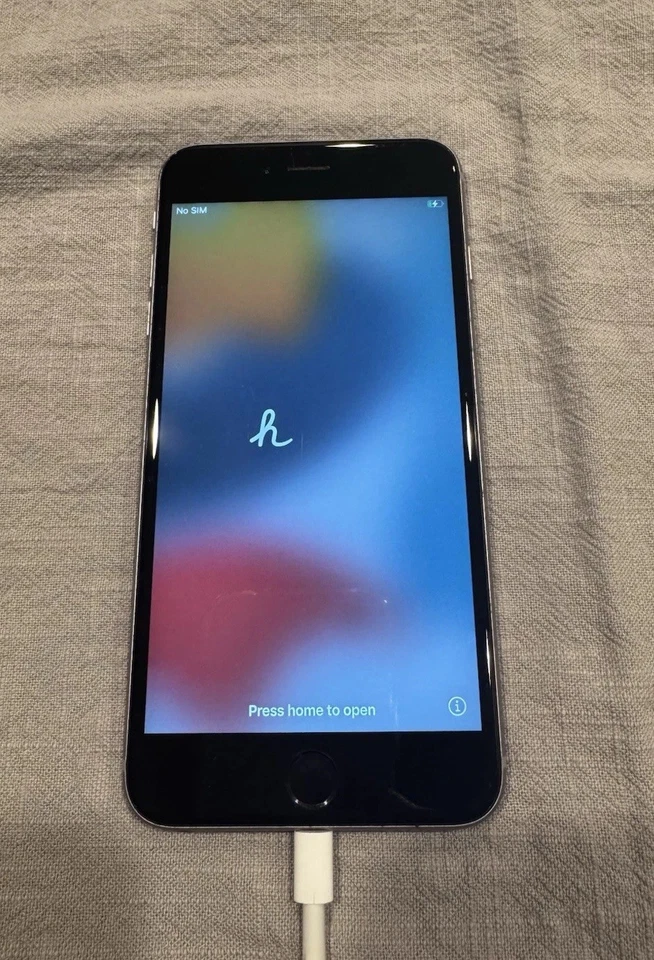 Apple 6S Plus 64GB iPhone cinza espacial com acessórios desbloqueados em excelente estado usado 81% B/H  - Imagem 2 de 4